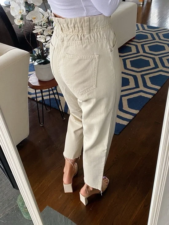 BERSHKA High-Rise Paper Bag Crop Jeans in Cream - Women! 🐚 - Picture 4 of 16